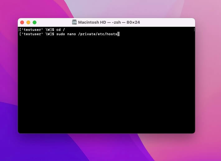 Une capture d'écran du terminal MacOS montrant la commande pour ouvrir le fichier hosts.