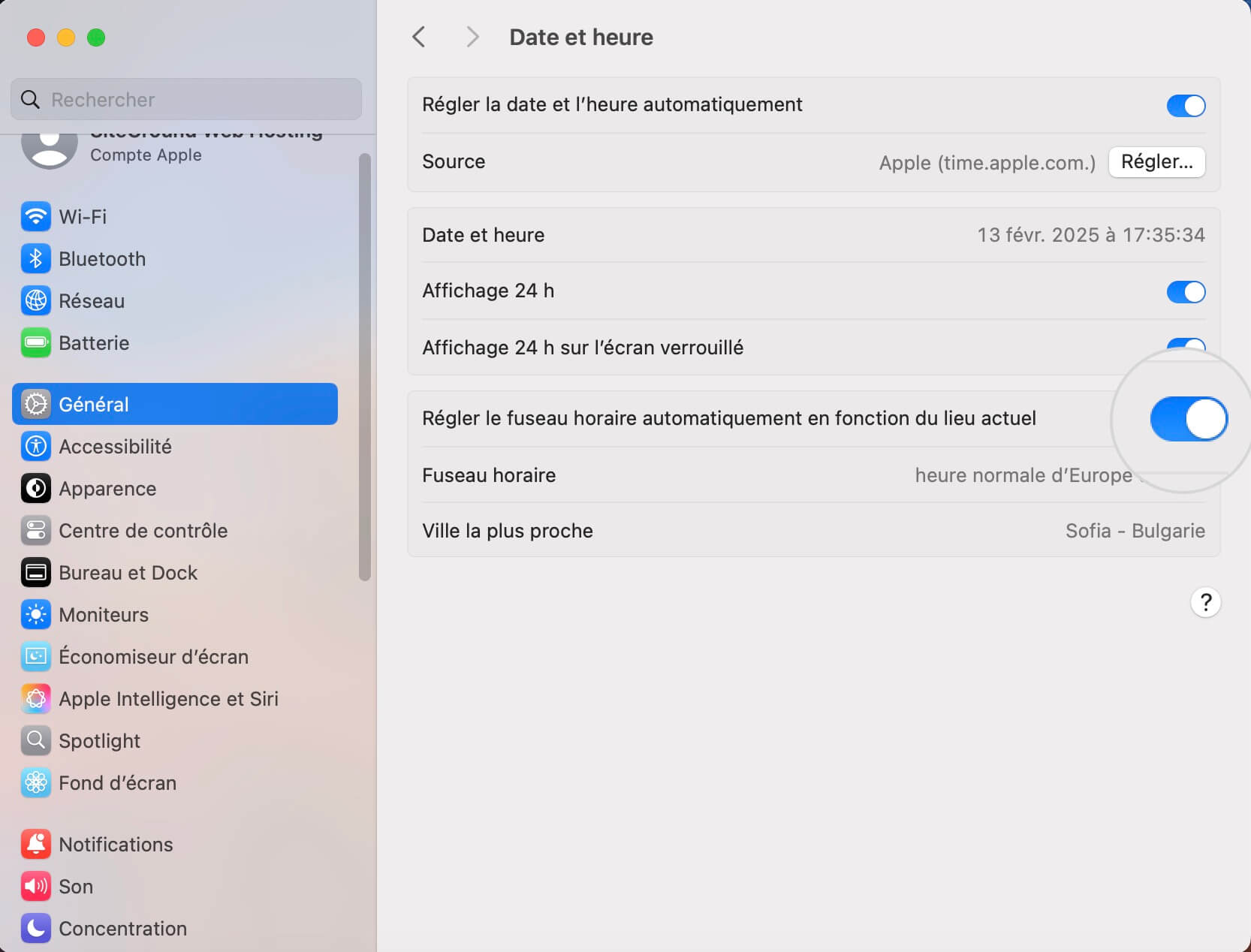 Paramètres de date et d'heure Mac avec l'option « Définir l'heure automatiquement » activée pour éviter les erreurs de certificat SSL.