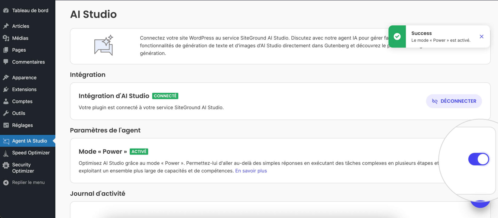 Capture d’écran des paramètres du plugin de l’agent AI Studio dans l’interface d’administration WordPress. Un zoom met en évidence le bouton d’activation pour activer le mode PowerAgent.