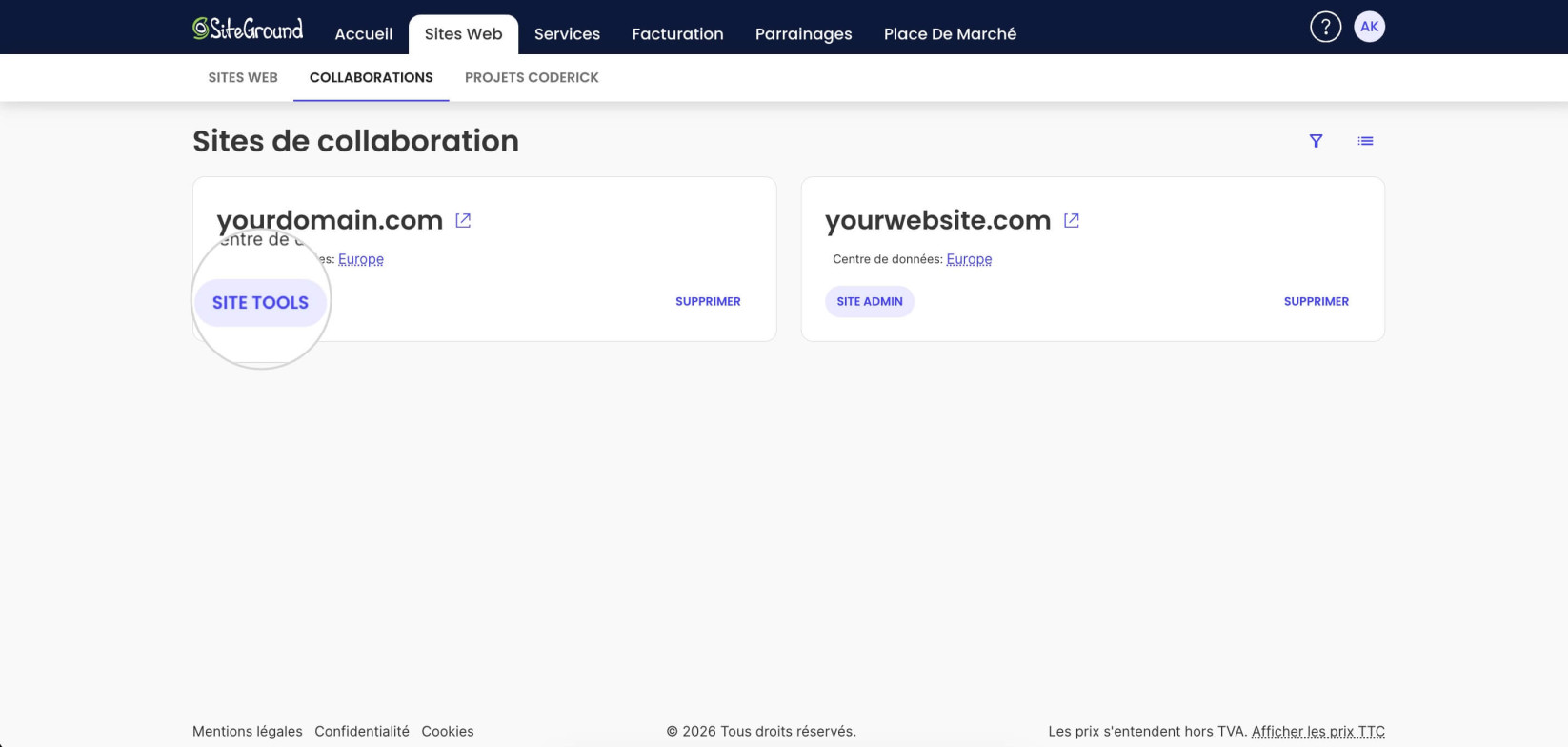Page « Sites en collaboration » de l’espace client SiteGround avec deux domaines listés (yourdomain.com et yourwebsite.com), indication du centre de données en Europe et bouton « SITE TOOLS » mis en évidence pour accéder aux outils du site.